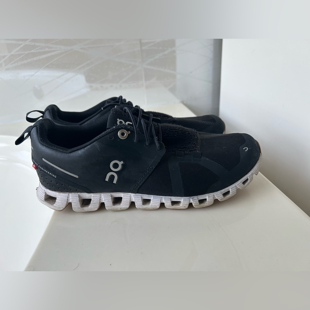 On Cloud Running Women’s Black and White Athletic Shoes